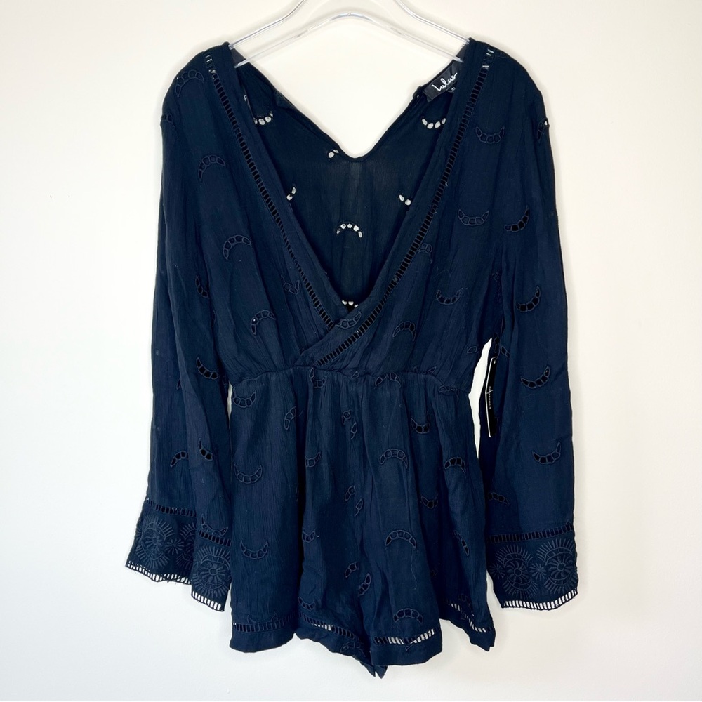 Lulu’s Black Eyelet Lace Long Flared Sleeve Short Romper Size M